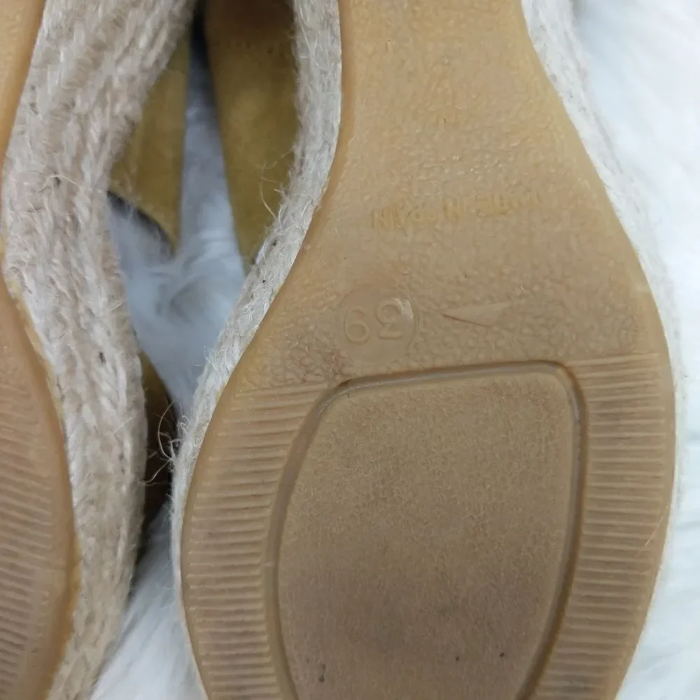 Bettye Muller Women's Size 39 EUR 8.5-9 US Gold Su